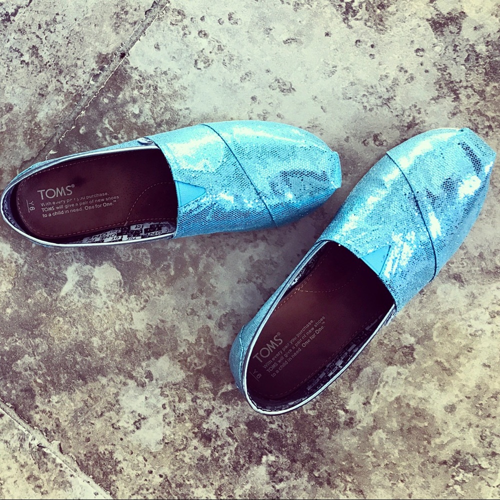 💙💙Sparkly BLUE Toms! 💙💙 youth 6 or women's 8