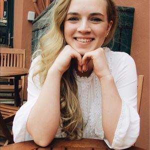 Meet your Posher, Olivia
