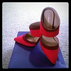 Express faux suede red and wine pump