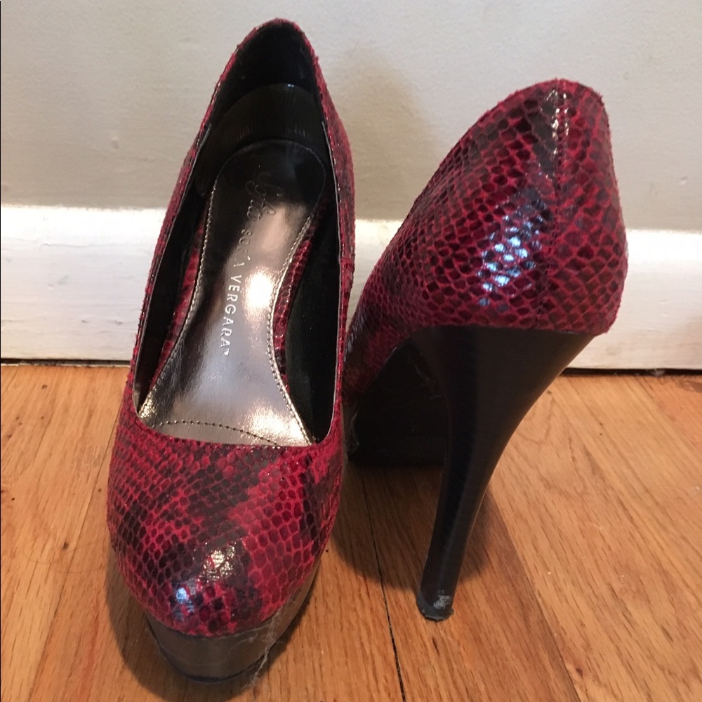 Red/black snake skin pumps!