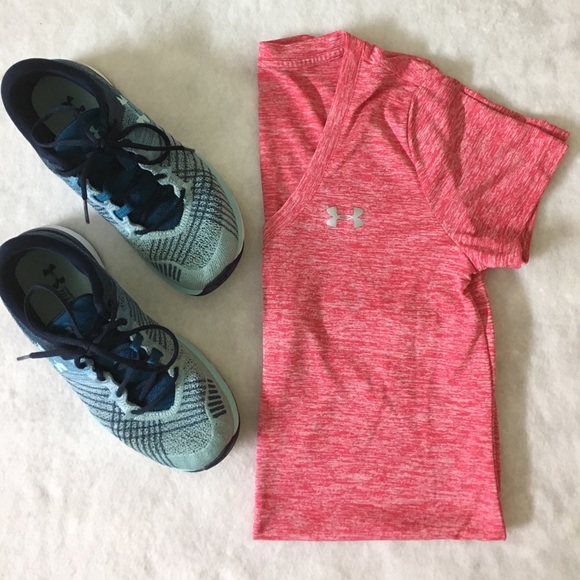 Under Armour Tops - Under Armour V-Neck sport Tee...!!