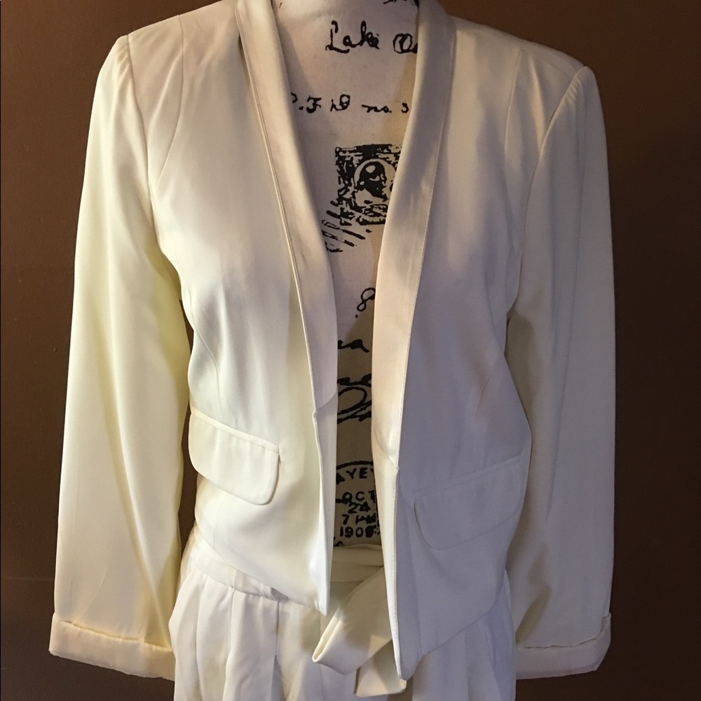 NWOT XOXO 2PIECE OUTFIT LADIES JACKET/SHORTS
