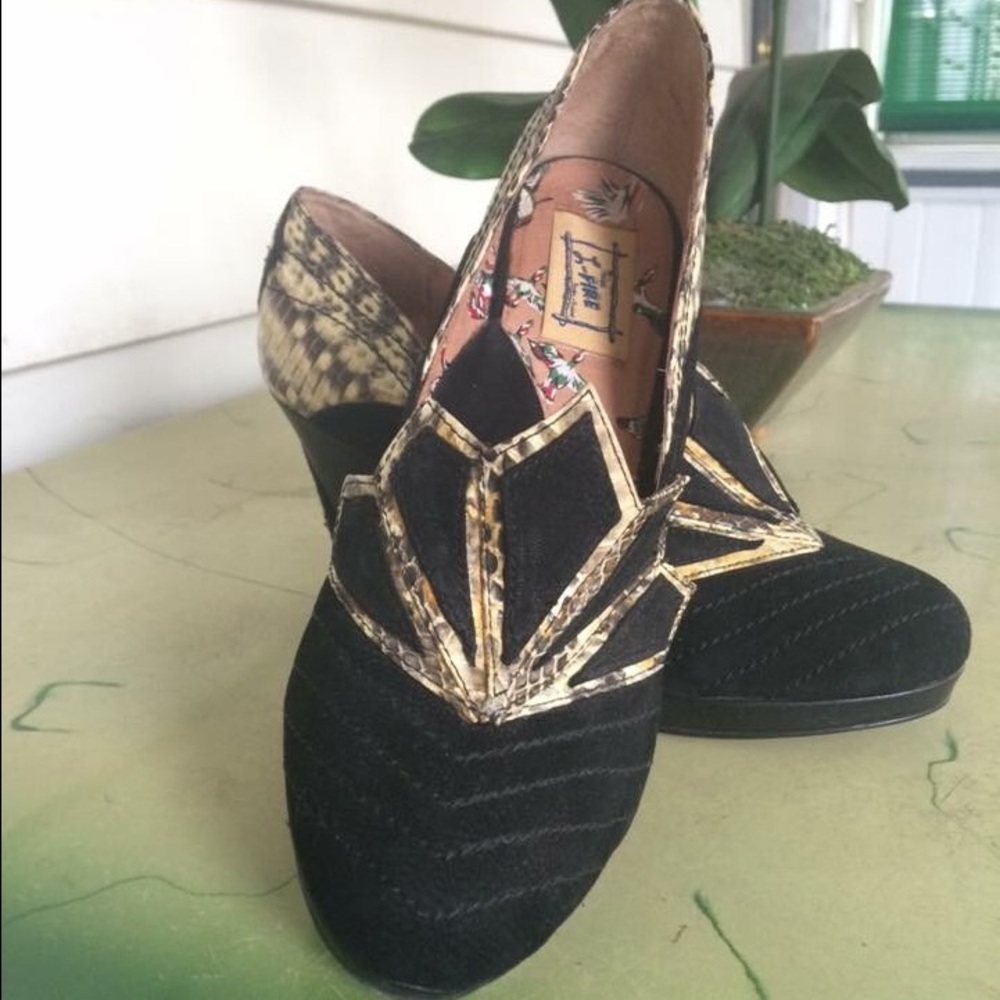 ✨SOLD ✨ Miss L Fire Art Deco Snakeskin Pumps