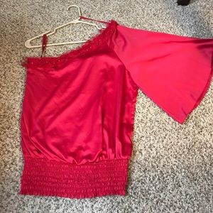 Gorgeous one shoulder top.