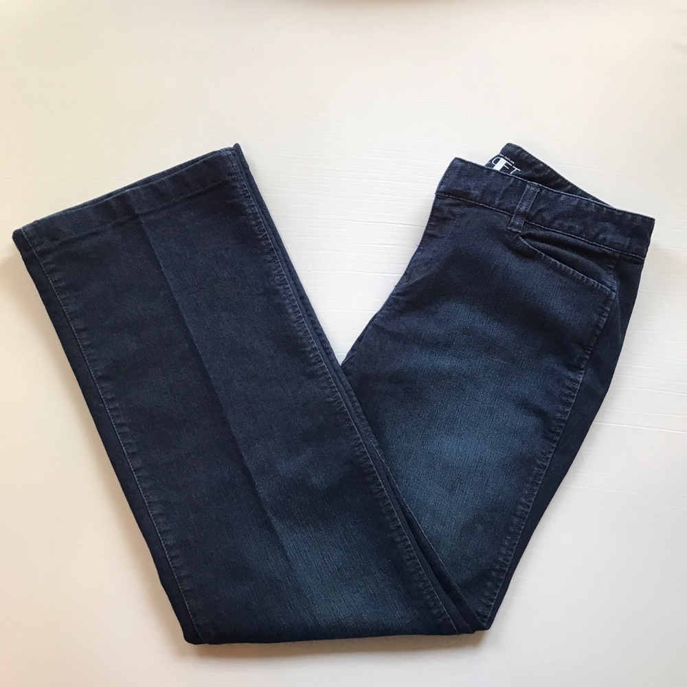 Loft sz 6 curvy fit flare dark wash jeans