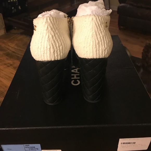 πSOLD NIB Chanel Tweed and Quilted Calfskin Boots - Picture 6 of 8