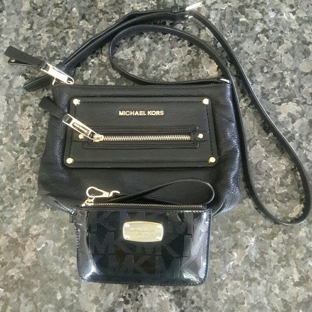 SOLD Authentic Michael Kors crossbody w/ wrsitlet
