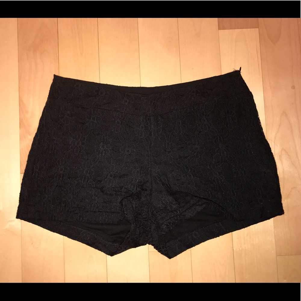 Lily White Crochet Black Shorts size M