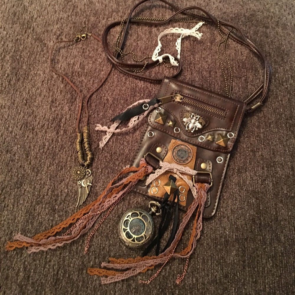 CCO⬇️ My steampunk creations: satchel & necklace