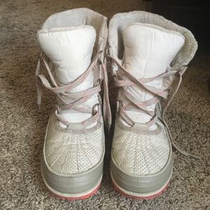 Sorel snow boots! Lightly worn