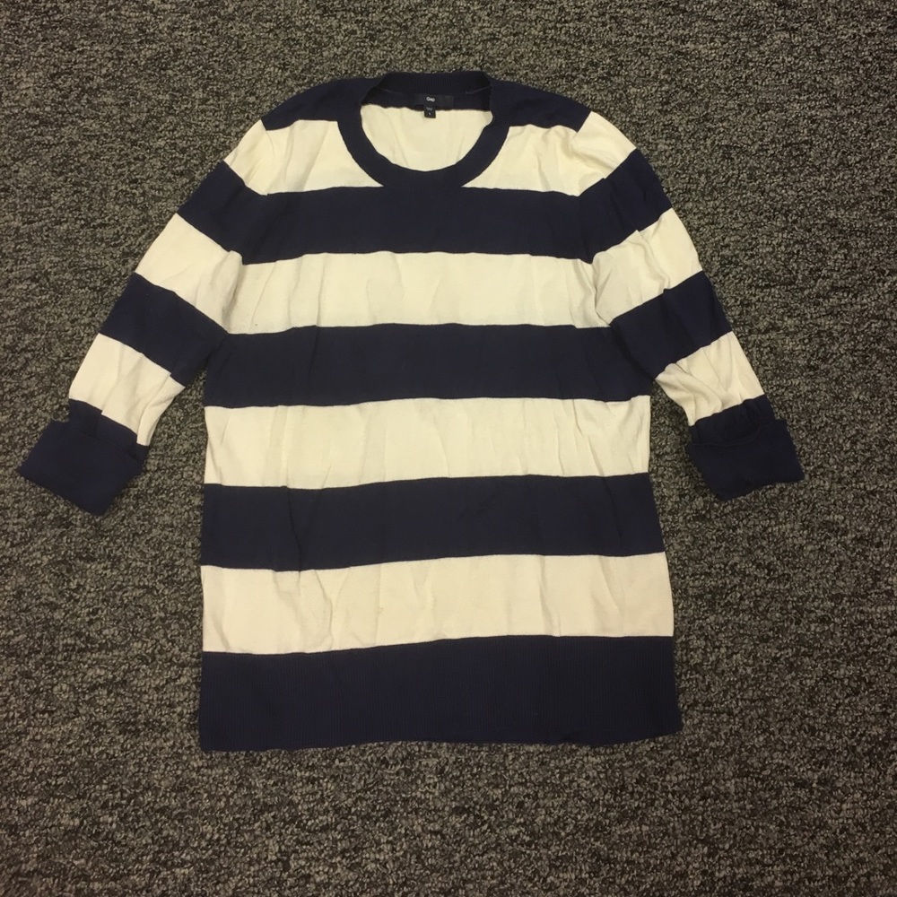 Gap sweater