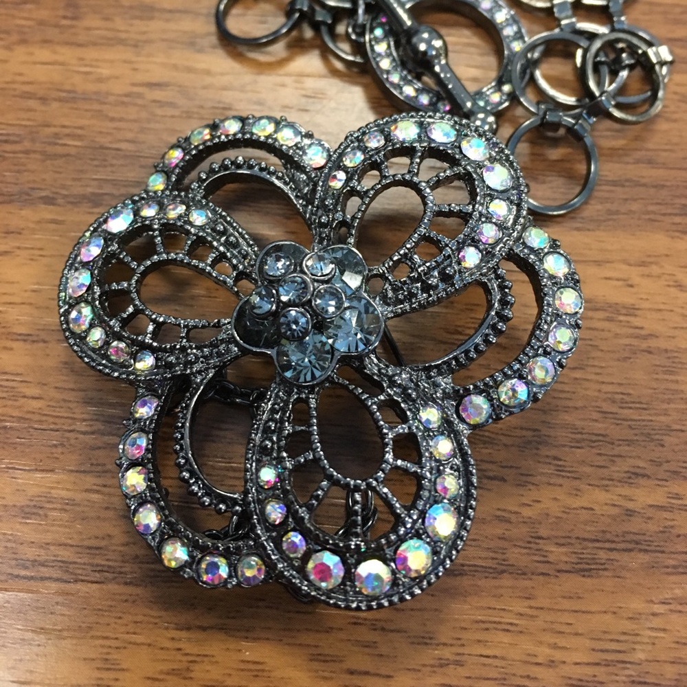 Beautiful necklace, earrings and bracelet set - Picture 2 of 4
