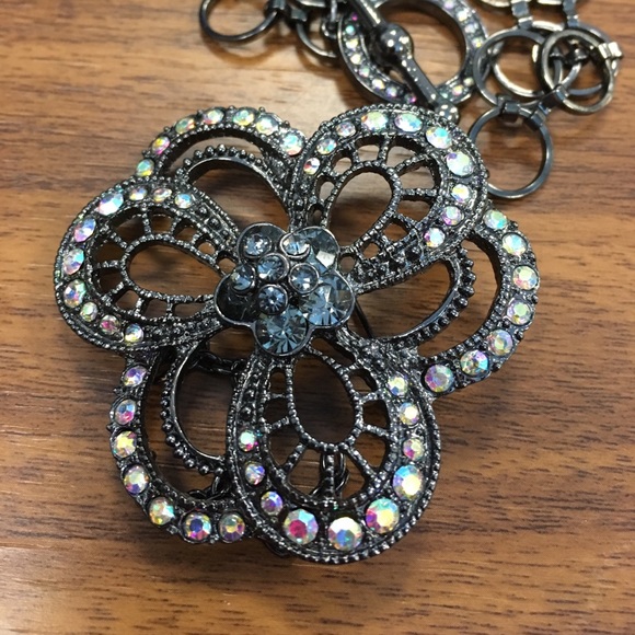 Beautiful necklace, earrings and bracelet set - Picture 2 of 4