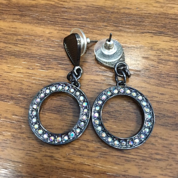 Beautiful necklace, earrings and bracelet set - Picture 3 of 4