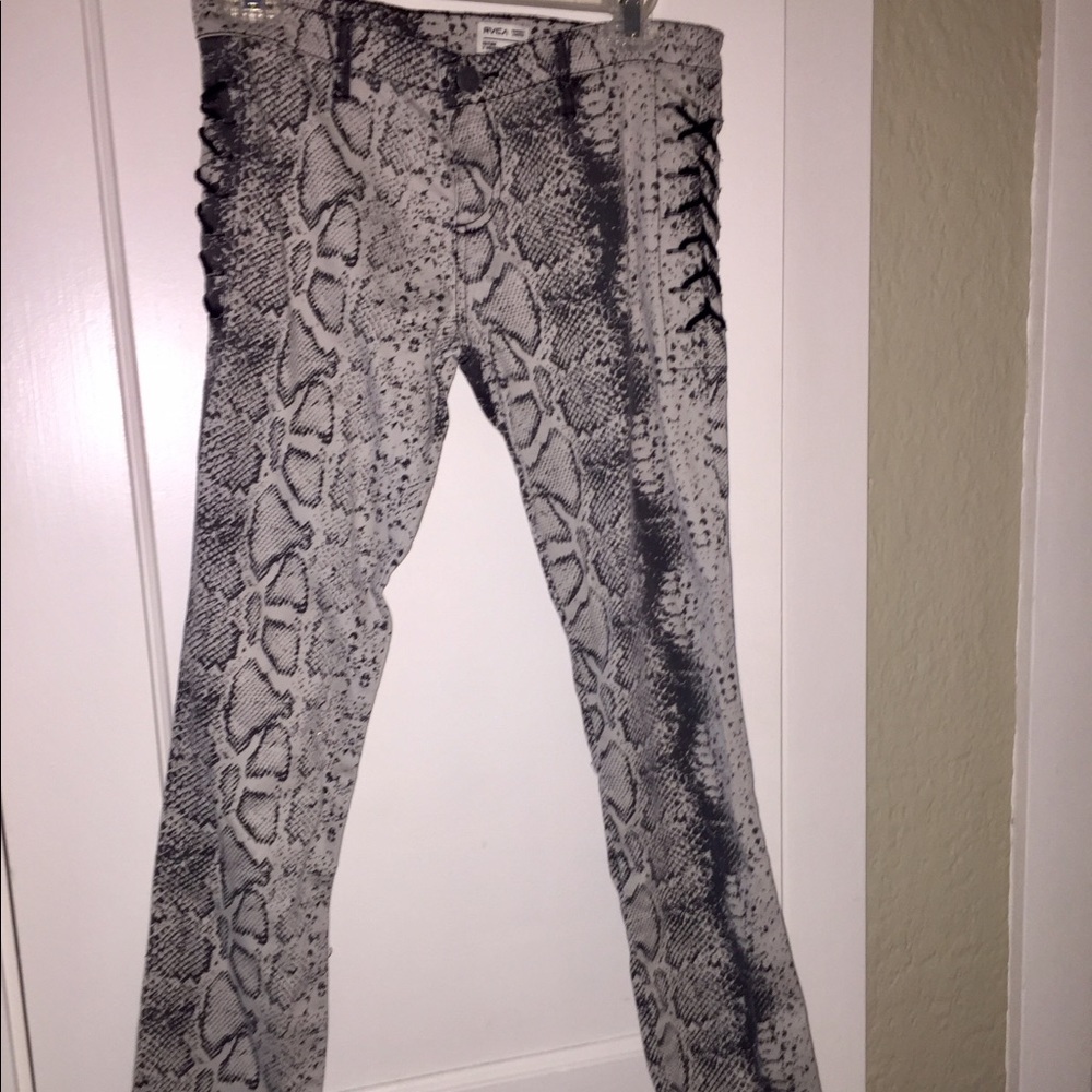 RVCA: SZ 27 BRAND NEW Snakeskin Print Pant