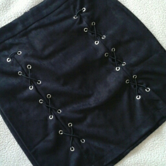 Sexy Vegan Suede Leather Lace Up Black Mini Skirt - Picture 5 of 8