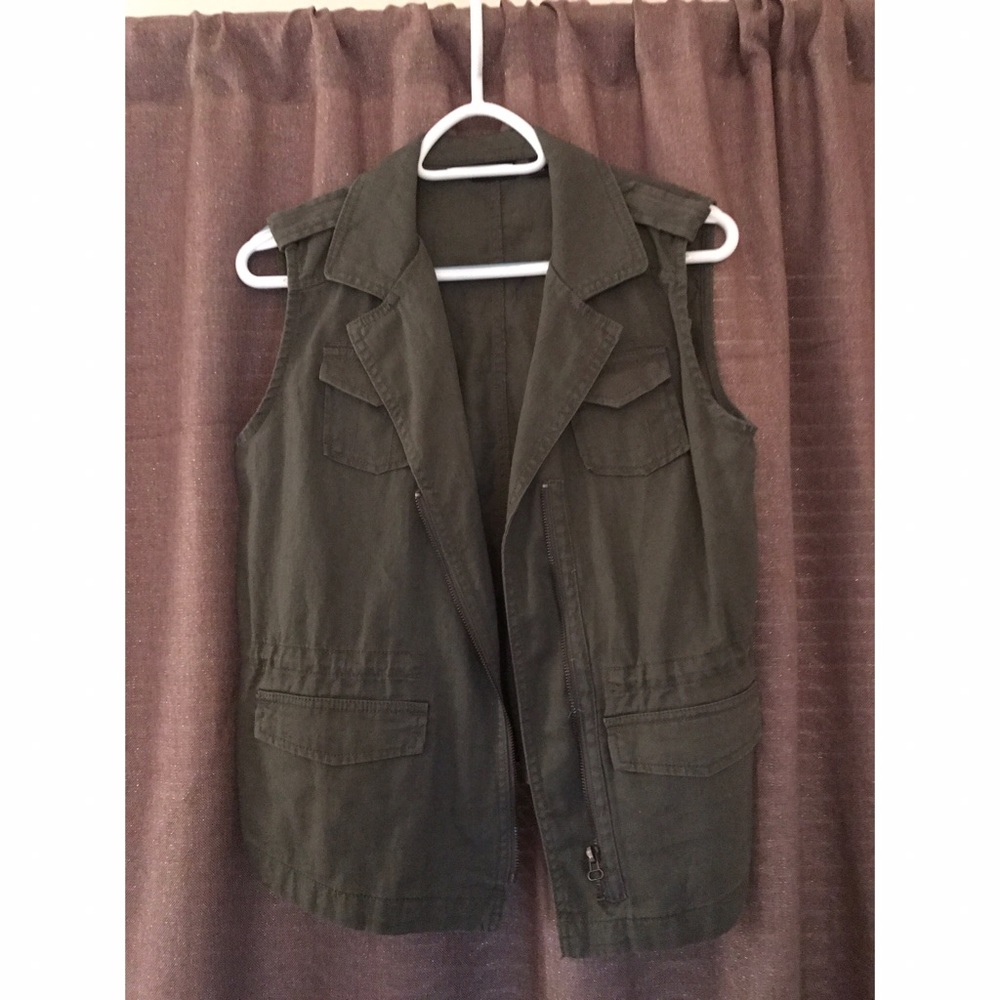 Army Green Vest!!