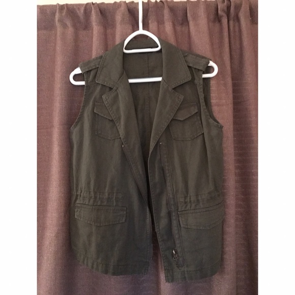 Army Green Vest!! - Picture 1 of 1