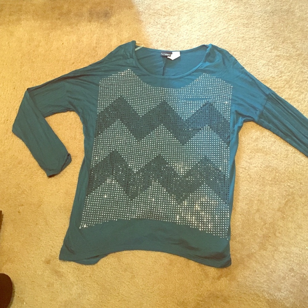 Daytrip Large Long Sleeve shirt