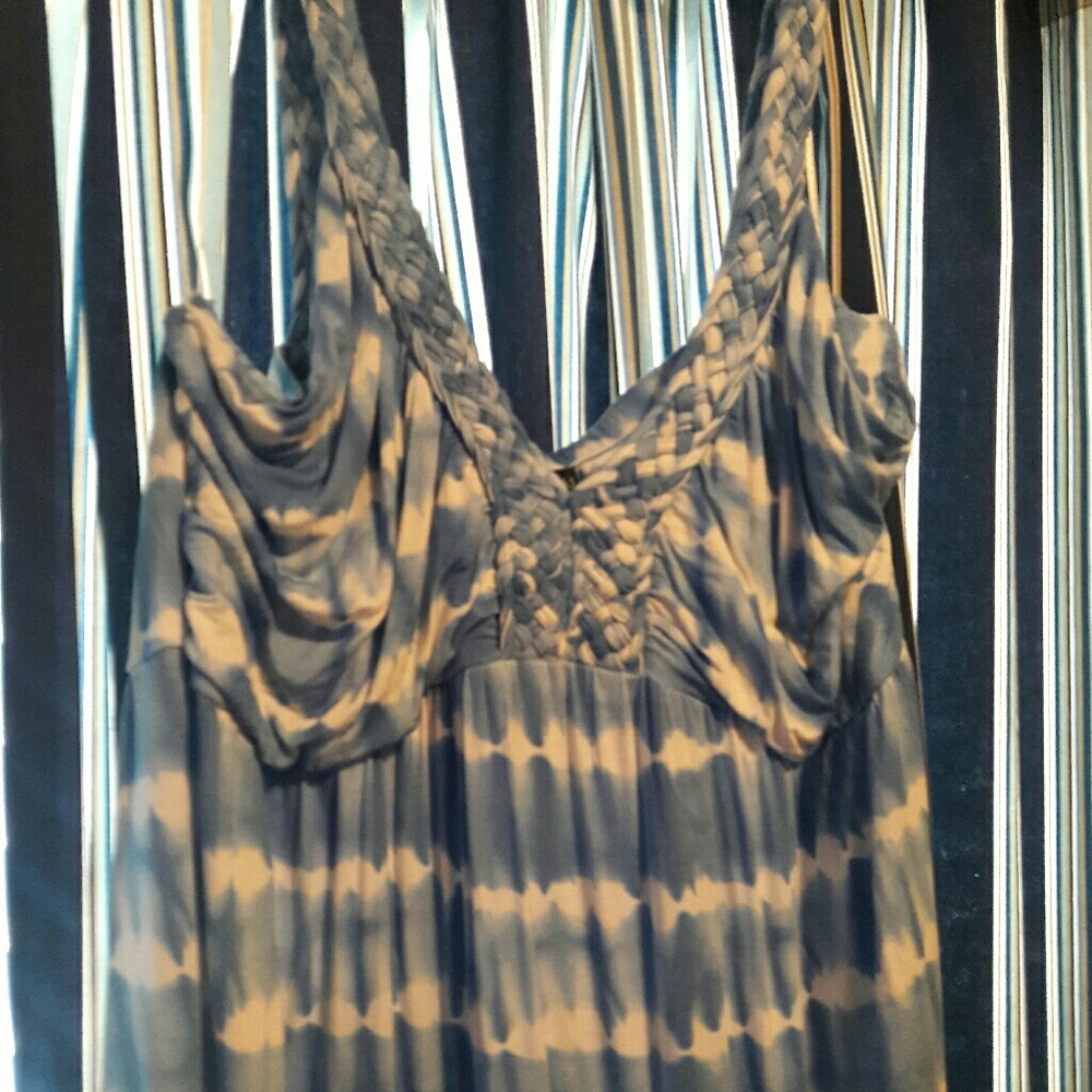 Dress - Picture 2 of 4