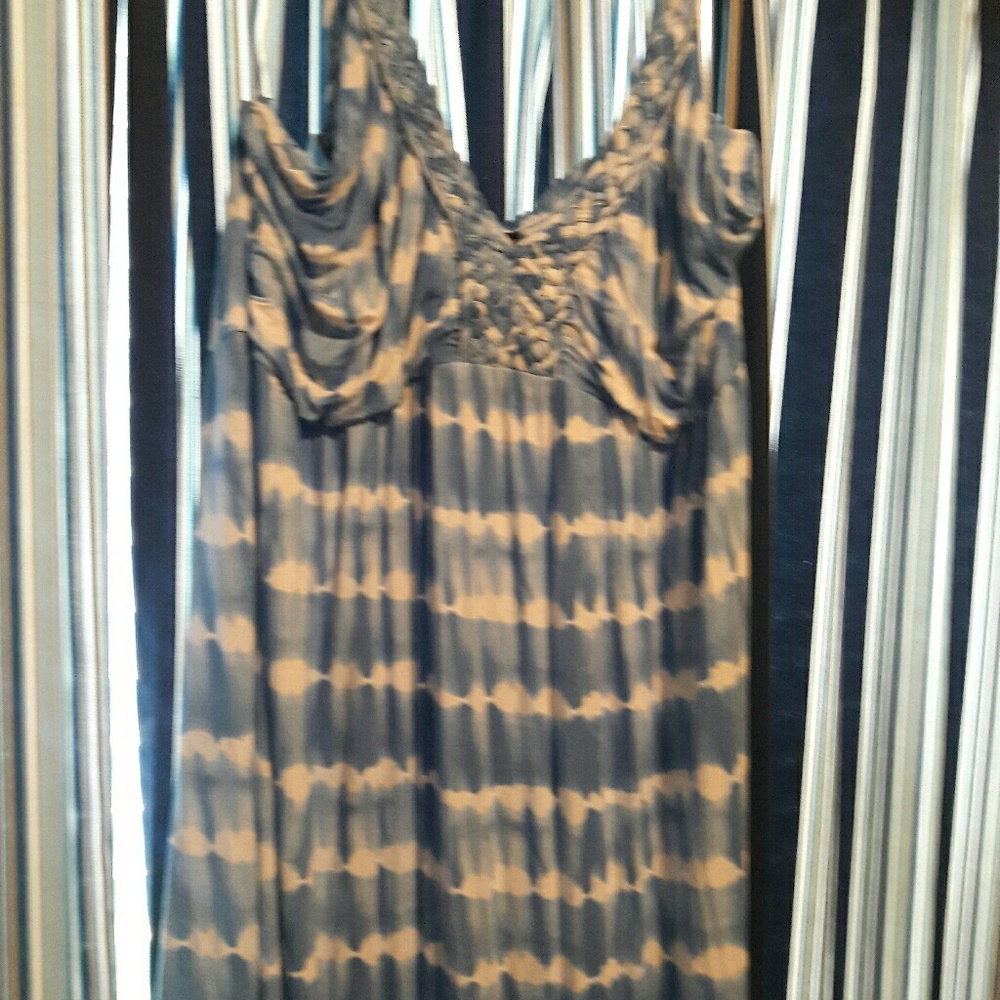 Dress - Picture 4 of 4