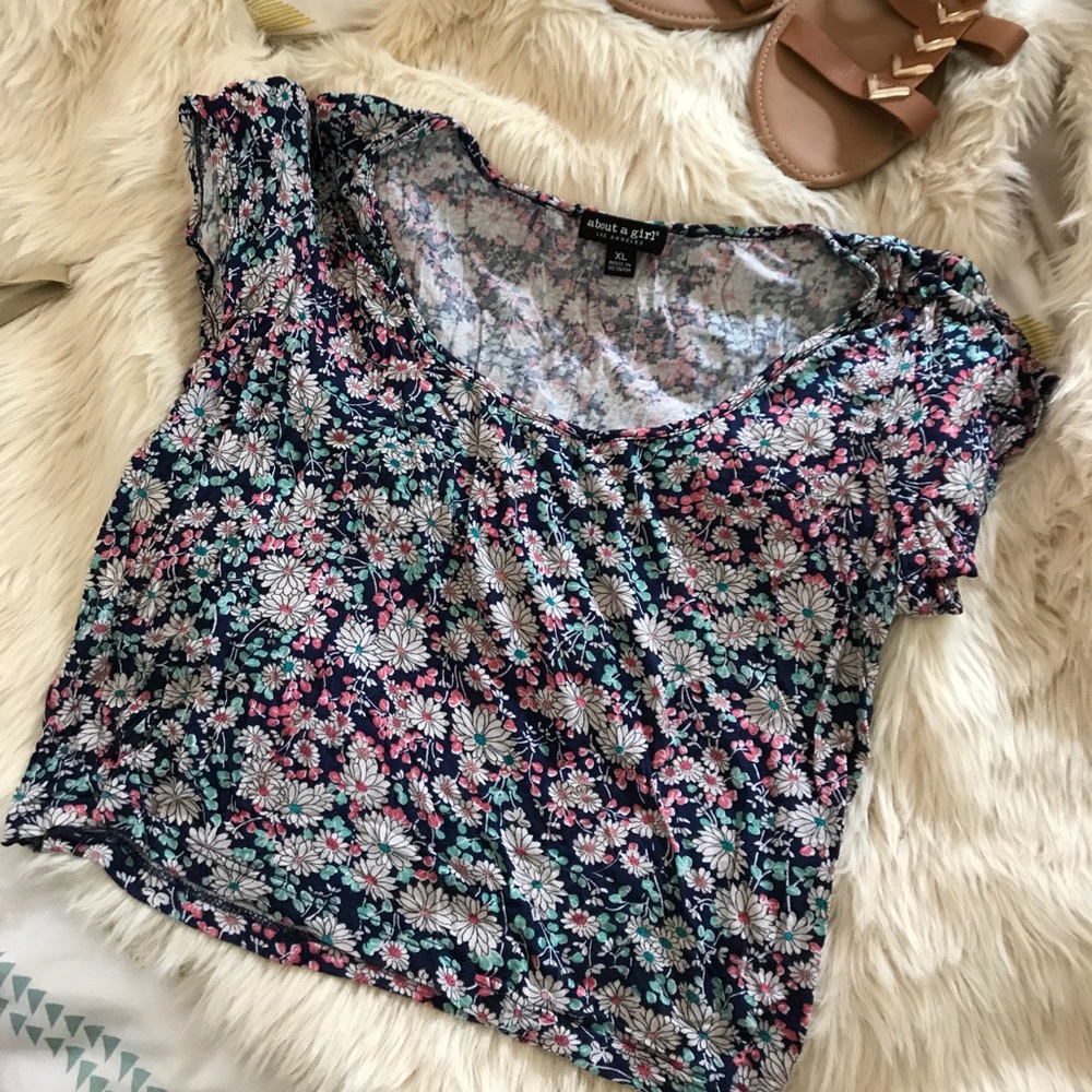 90s style floral crop top