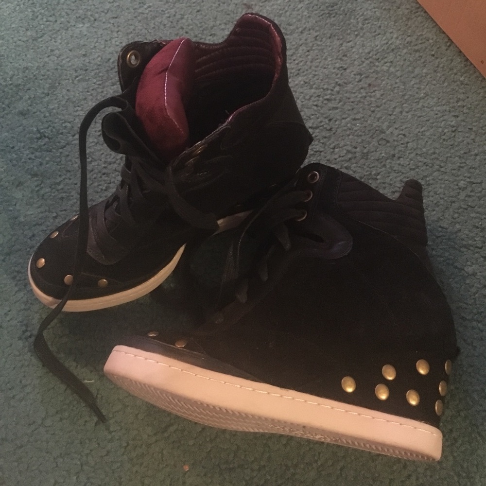 wedge tennis shoes