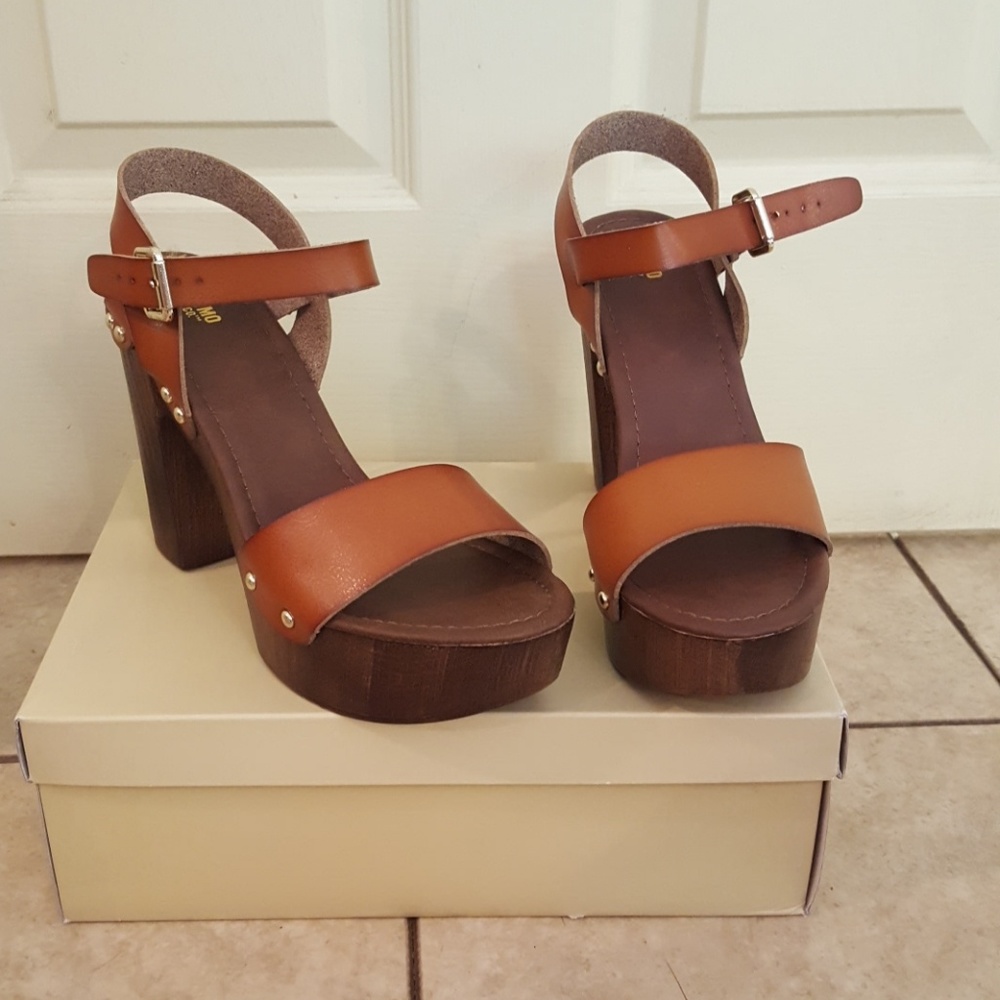 NIB Retro block heel sandals
