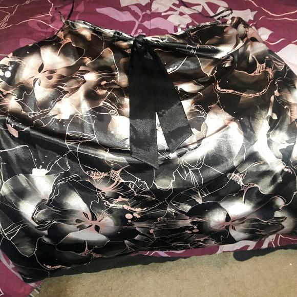 Lingerie - Picture 2 of 3