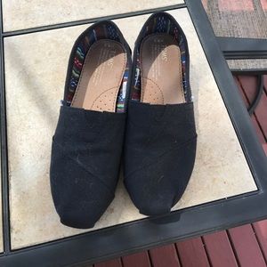 Black TOMS