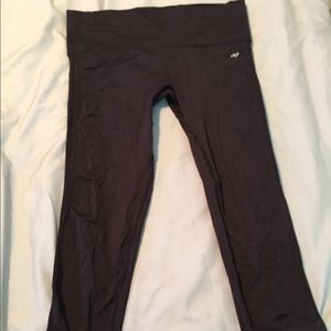 Black Capri workout leggings