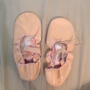 Capezio size 9 women's ballet shoes