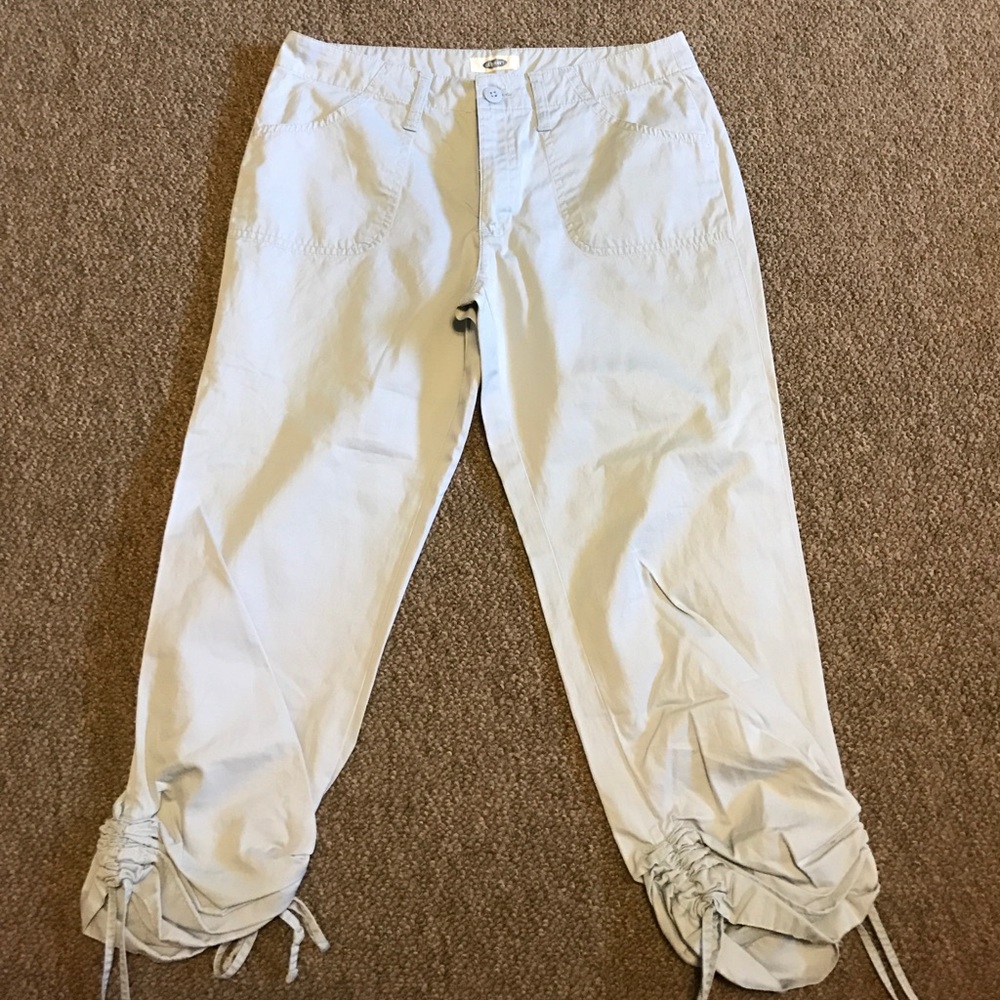 Old Navy baby blue Capri pants size 6