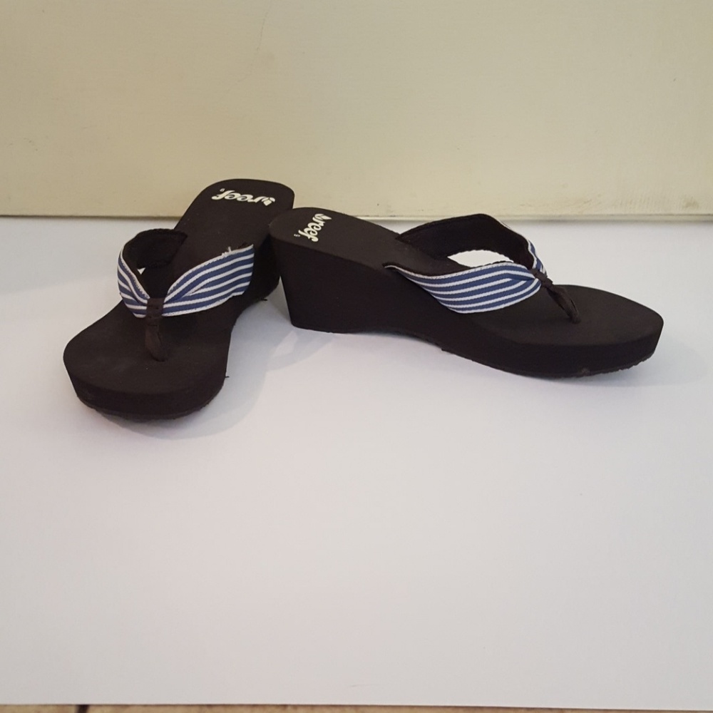 Reef wedge flip flops