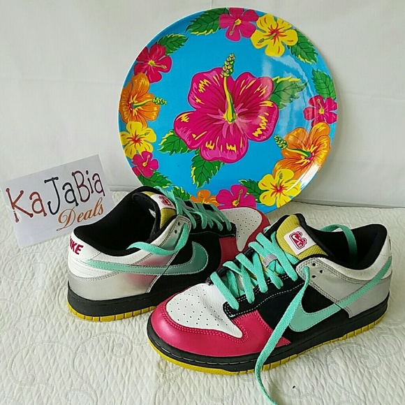 Nike Shoes - Nike Tennis shoes