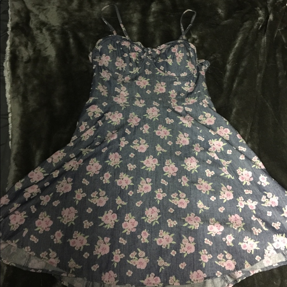 Cute dress with cutout back