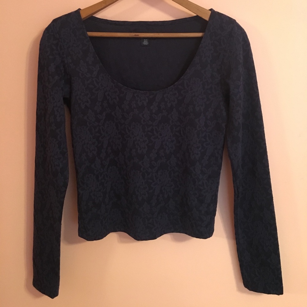 Navy blue lace AE cropped long sleeve shirt