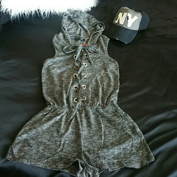 last 1▪️lace up romper▪️ - Picture 3 of 8