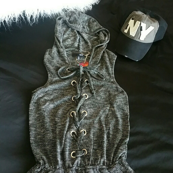 last 1▪️lace up romper▪️ - Picture 4 of 8