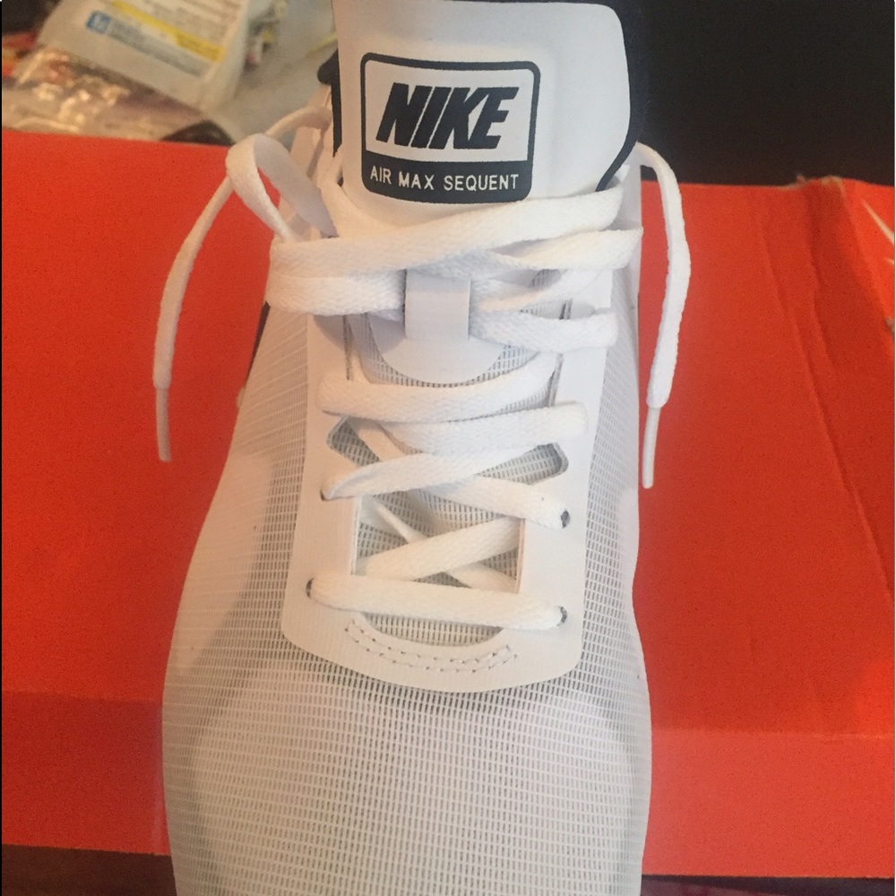 AirMax Sequent - Picture 2 of 3