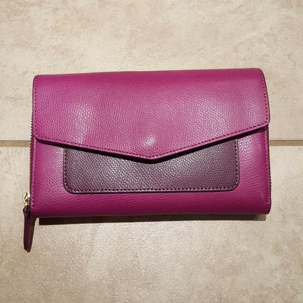 Vera Bradley Ultimate Crossbody Bag
in Plum