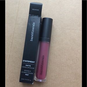 NEW Statement Matte liquid lipcolor in Devious