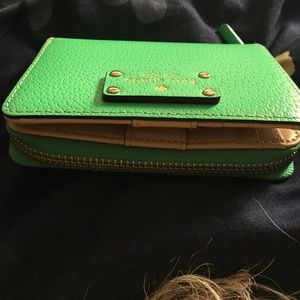 Kate Spade NWT bi-fold wallet Budgreen
