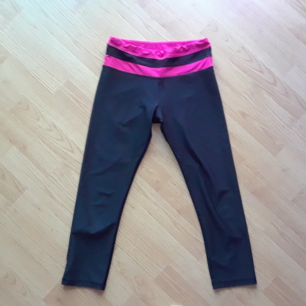 Black workout crops