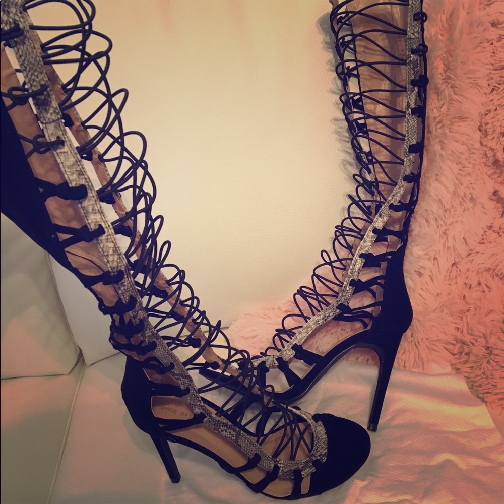 Knee-high open toed sandals