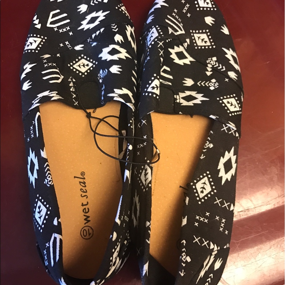 slip on aztec shoes