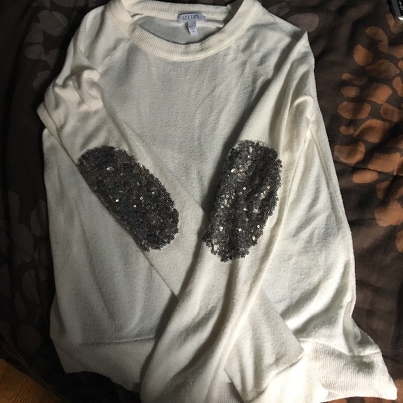 very cute sweater for the winter - Picture 1 of 1