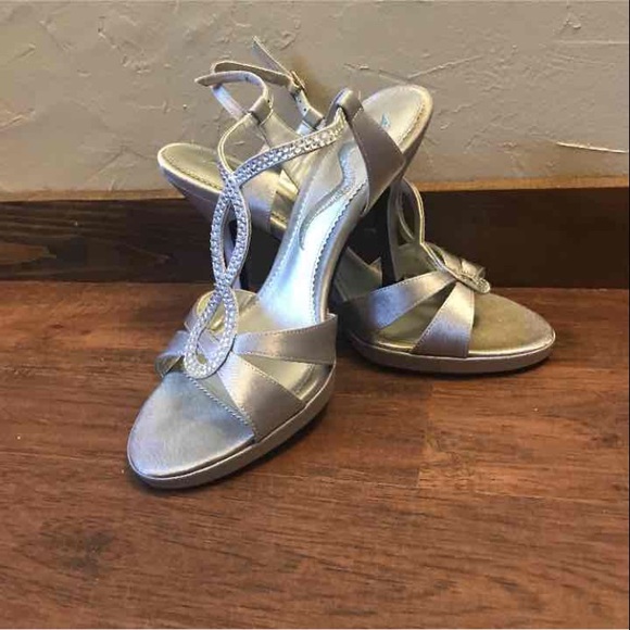 Formal silver rhinestone heels - Picture 1 of 3