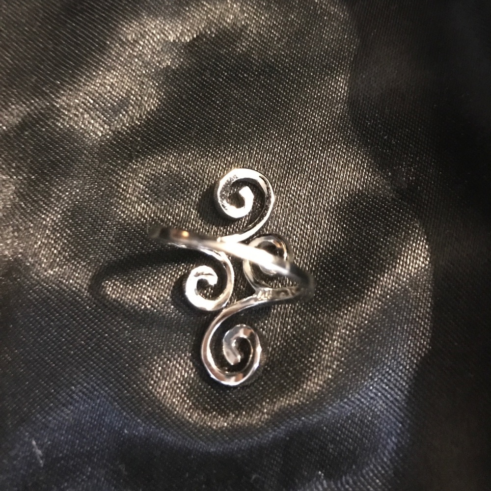 Gorgeous silver CZ ring - Picture 3 of 4
