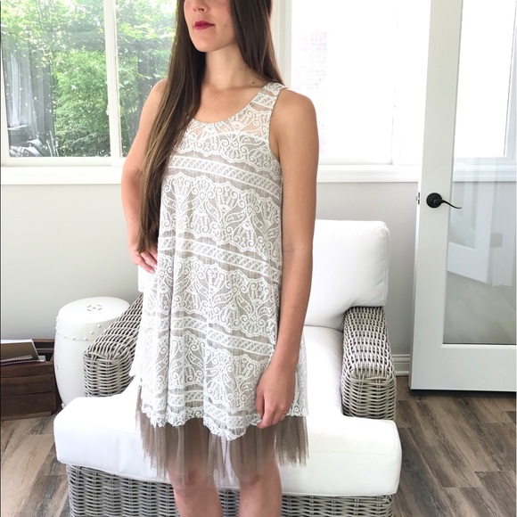 Boutique white lace dress with taupe lining - Picture 1 of 2